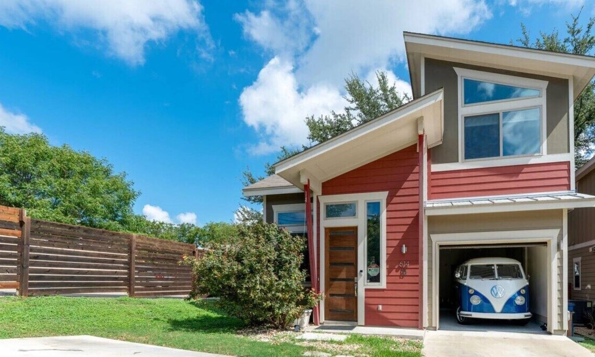 Galindo House | Modern Austin Home w/ Porch & Large Yard!