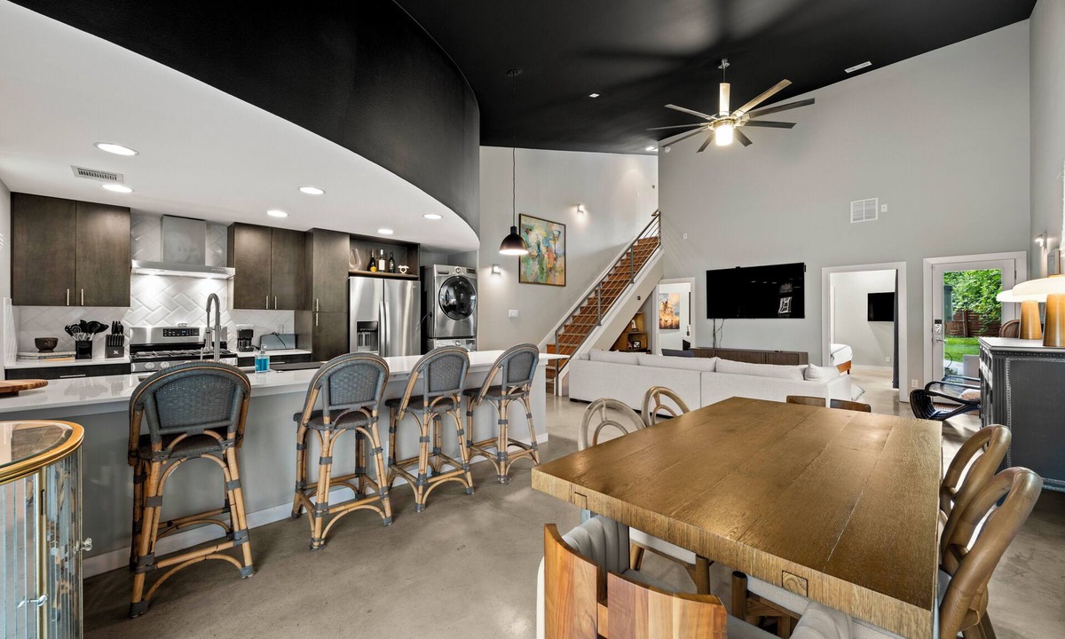 Chestnut House | Modern Austin Retreat 3BR + 2.5BA Near Downtown