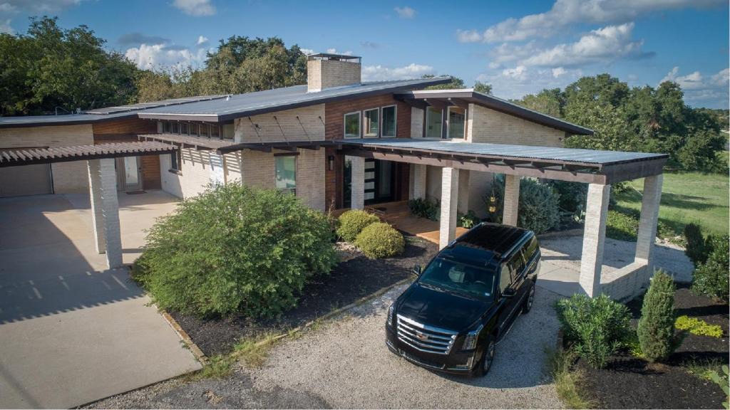 Brushy Creek House | Modern Austin Retreat Getaway - exquisite home!