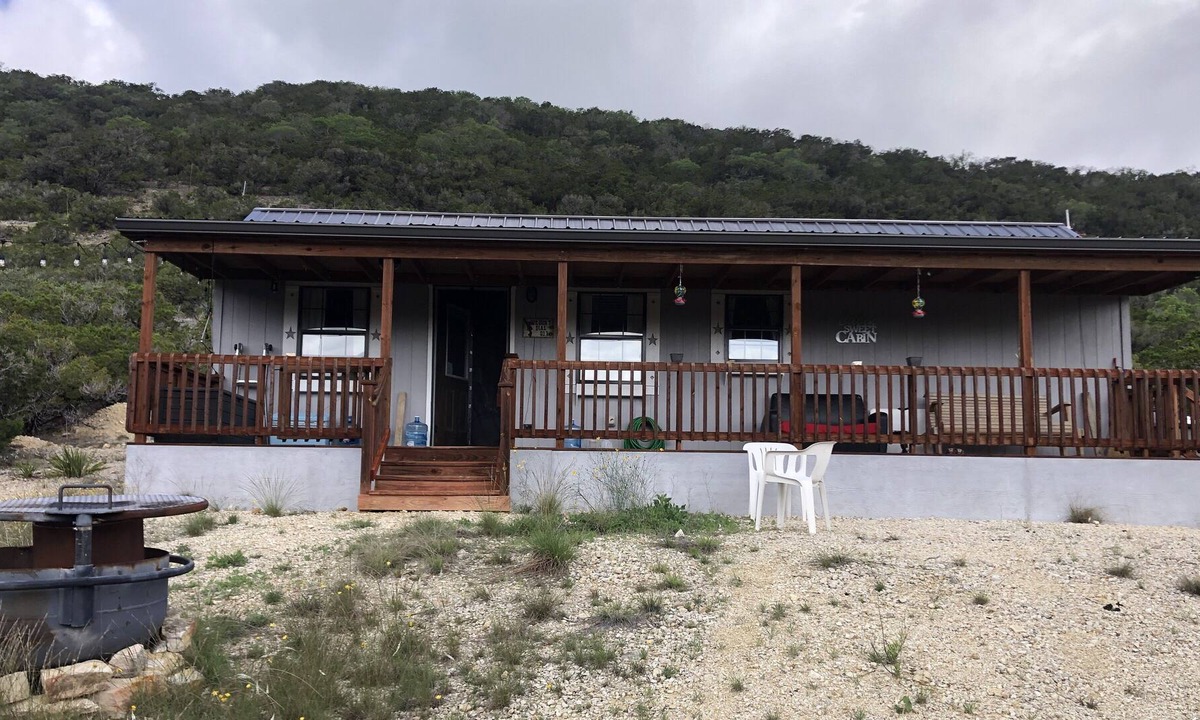 Tarpley Cabin | Modern Cabin on the Hill - Amazing Views