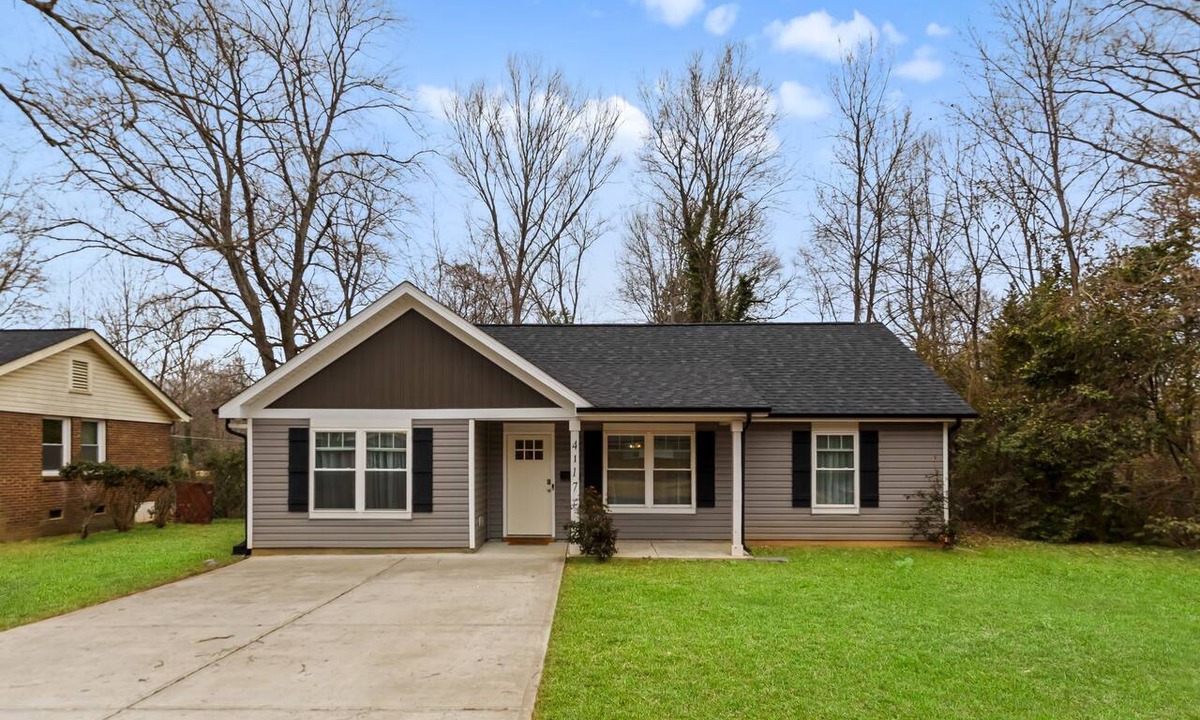 Oak Forest House | Modern Charlotte Retreat Near Uptown