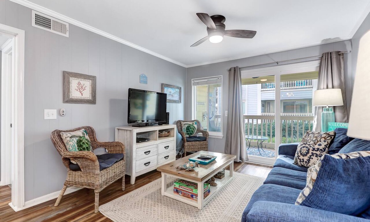 Isle of Palms Condo | Modern Condo, Pool, Close to Beach, Restaurants & Shops - 101A Oceanside