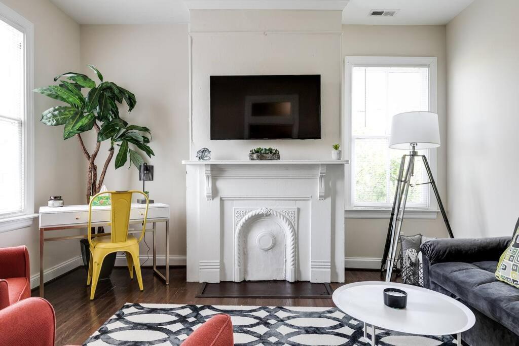 Church Hill Apartment | Modern, Convenient Gem: Urban Retreat 'n Richmond