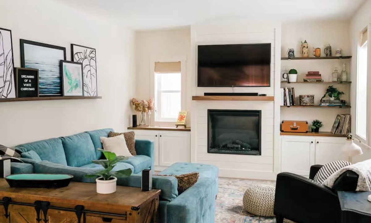 Batesville House | Modern Farmhouse with Pool and Creative Studio. Close to Breweries & Wineries!