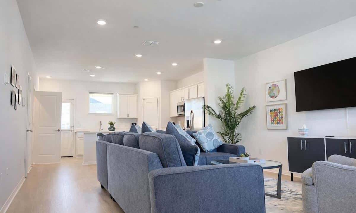 Round Rock House | Modern Home | Downtown, Nature Trails, Kalahari