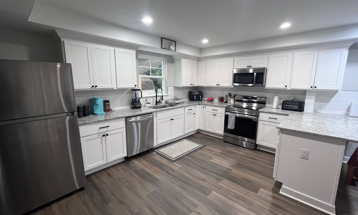 Fredericksburg House | Modern House !! 10 min to Fredericksburg malls, UMW and 5 min to Old town