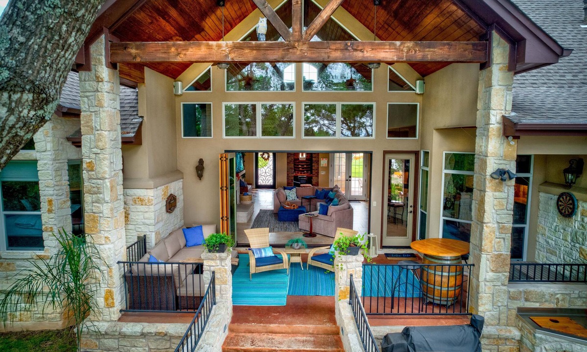 Leander Villa | Modern Mediterranean Villa w/Luxe Amenities/King Bed/Handicap Accessible