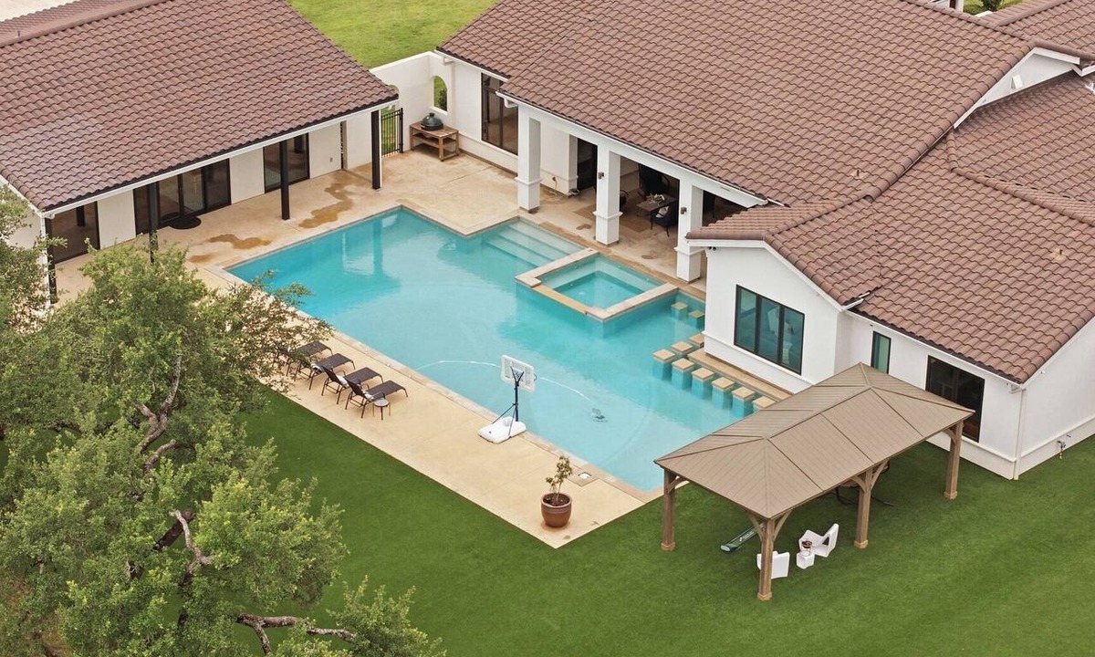 Austin House | Modern Oasis | Luxury Estate, Resort Pool & Guest House Near Austin