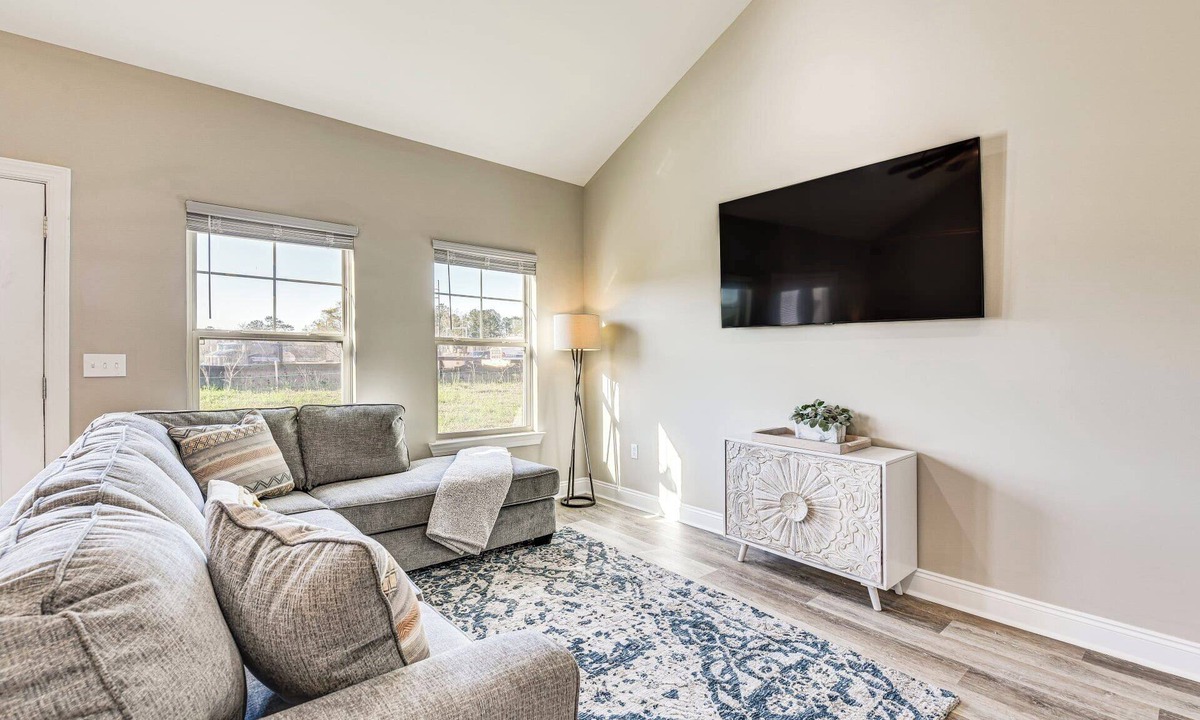 Dothan House | Modern & Private Retreat Near Historic Downtown!
