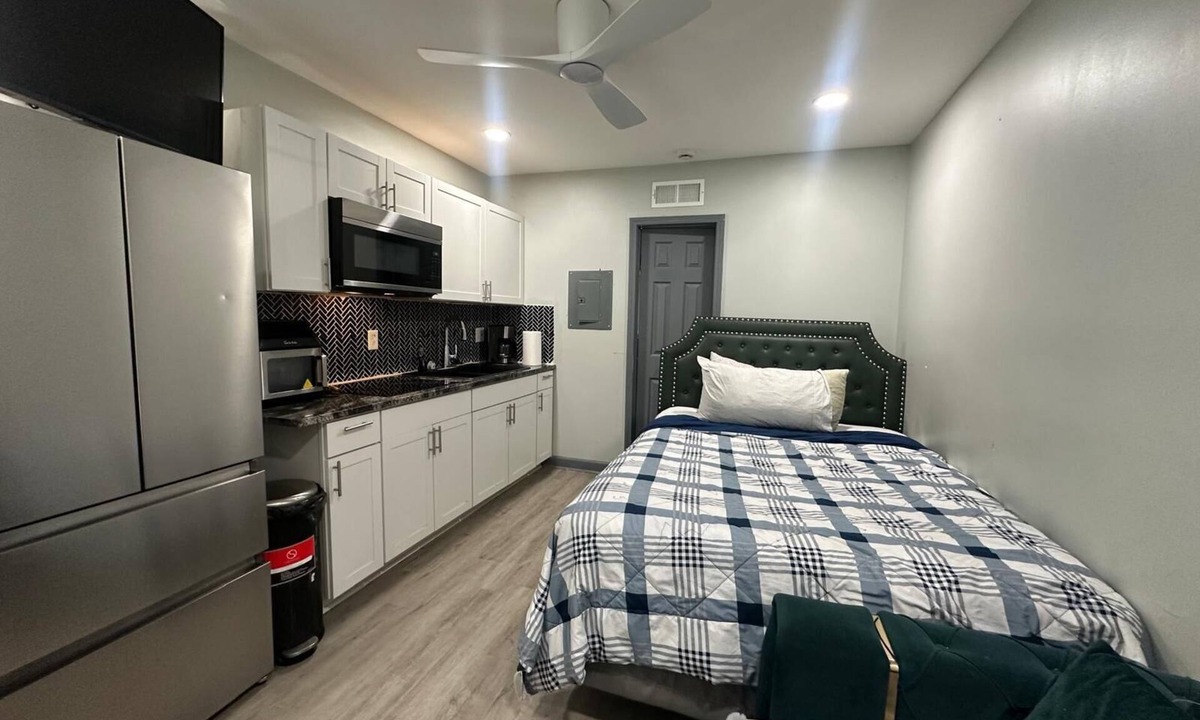 Church Street House | Modern Studio 15 mins from Downtown & Airport