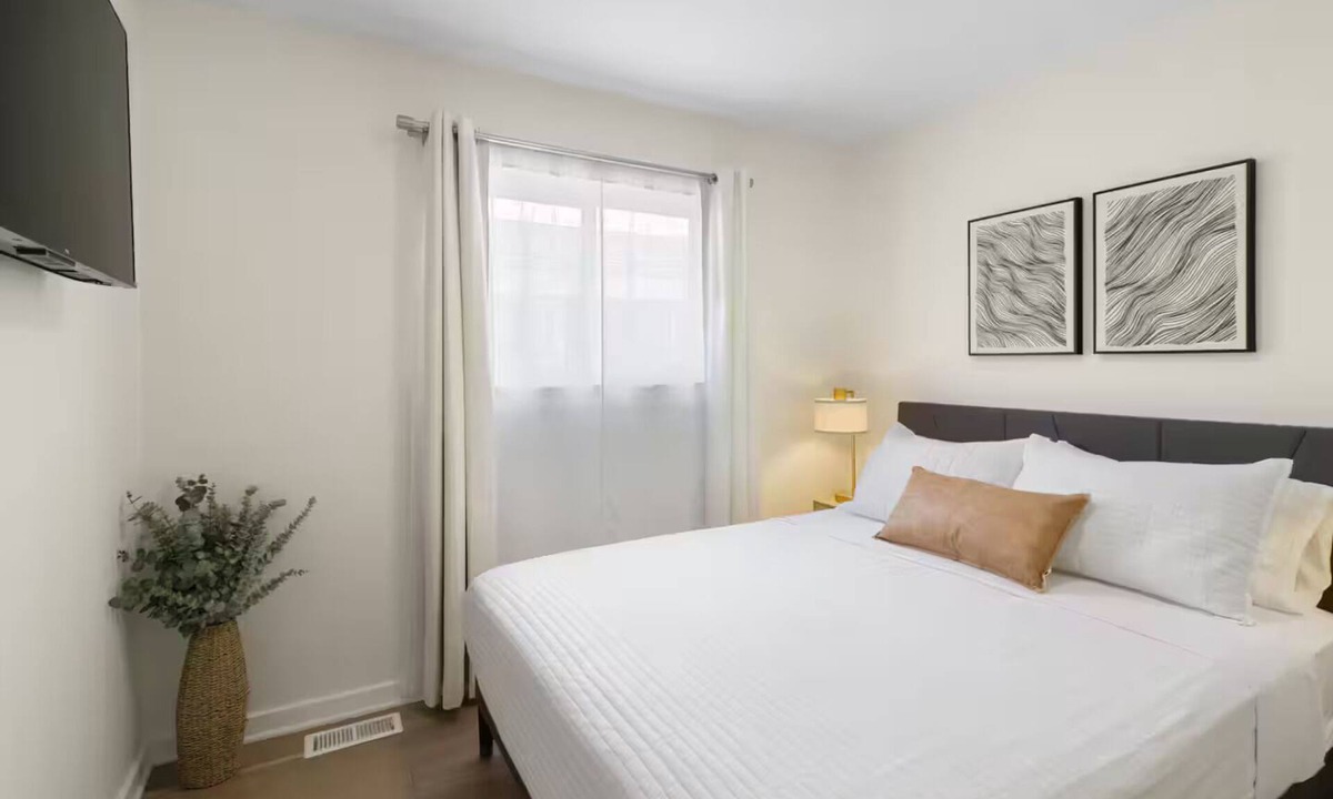 Garden City House | Modern Stylish ,3BDR ,NearDTW&Downtown Detroit