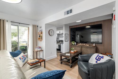 Gainesville Apartment | Modern & Stylish Condo Near UF, Shands & VA