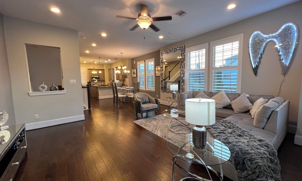 Memorial House | Modern Upscale 3-bedroom house in Houston energy corridor