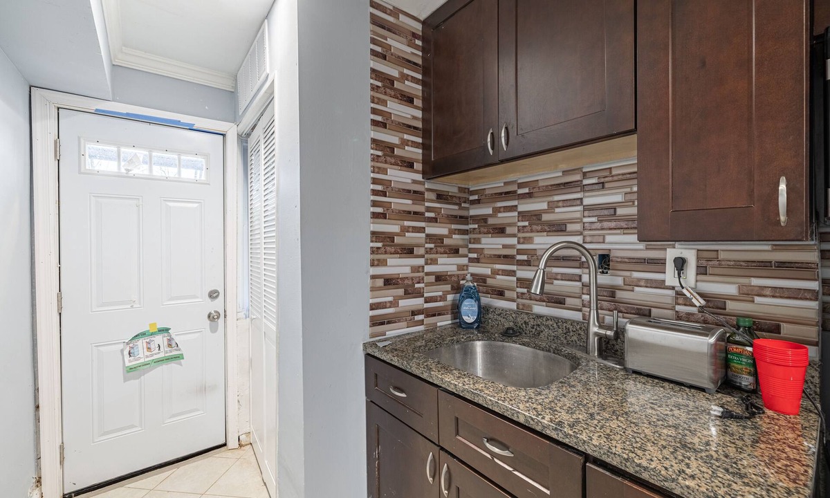 Anacostia Bed & Breakfast | Modern Urban - Stay in the beating heart of D.C. Embrace modern at our city spot