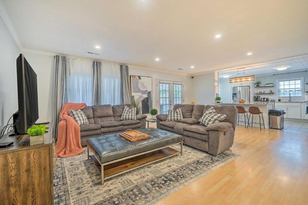 Ogden House | Modern Wilmington Getaway about 6 Miles to Beaches!