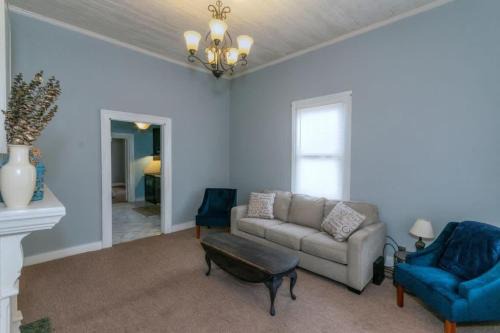 Columbus House | Moments to Chattahoochee-Cottage - Walk-To-Dining