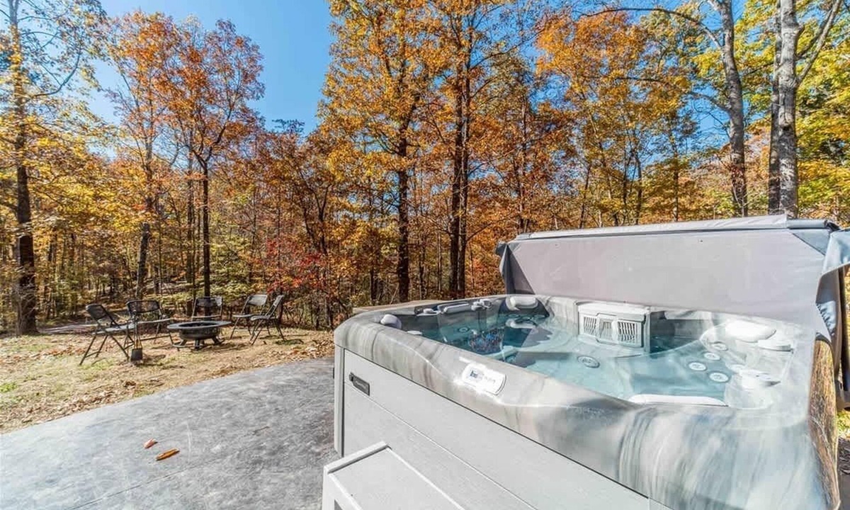 Clarkesville House | MONARCH MANOR - HOT TUB, GAMES, FIRE PIT, GAMES