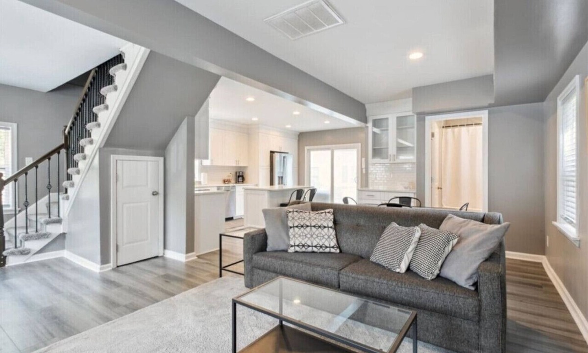 Buckroe Beach House | Monthly pet-friendly, <5 min walk to beach