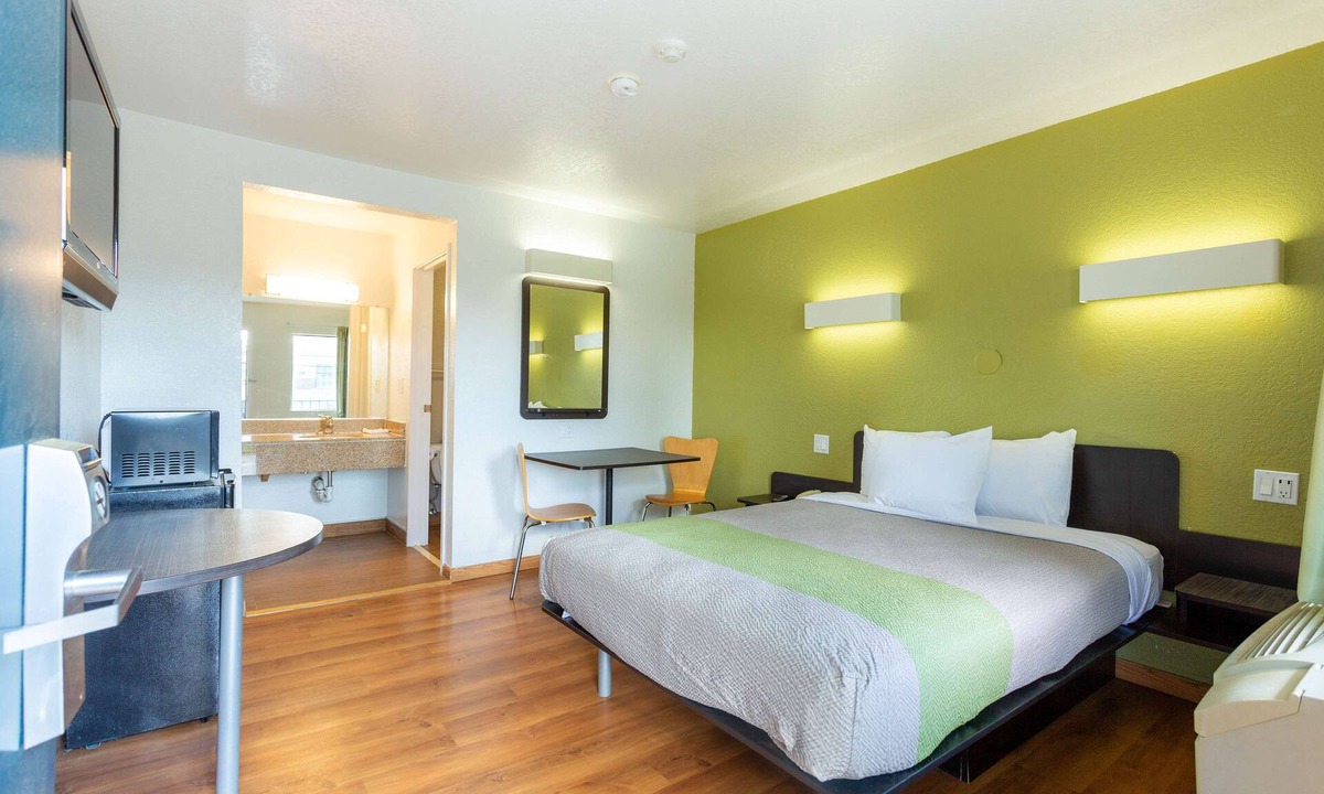 Camp Springs Hotel | Motel 6 Camp Springs, DC - South Camp Springs