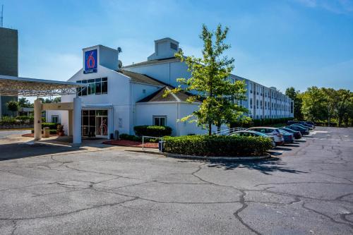 Fort Mill Hotel | Motel 6 Fort Mill, SC - Charlotte