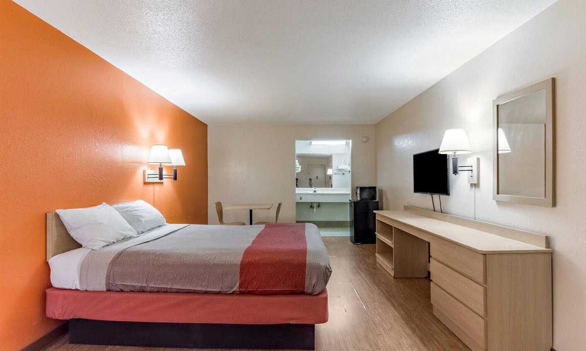Southwest Raleigh Hotel | Motel 6 Raleigh, NC - Cary