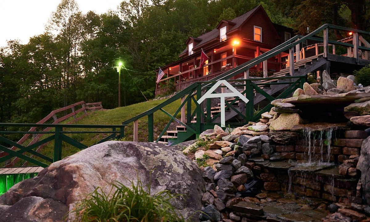Roan Mountain House | Mountain Harbour B&B and Hiker Hostel