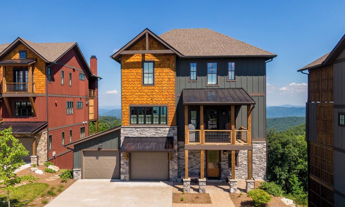 Lenoir House | Mountain Kandy - Luxury home with stunning views and amenities!