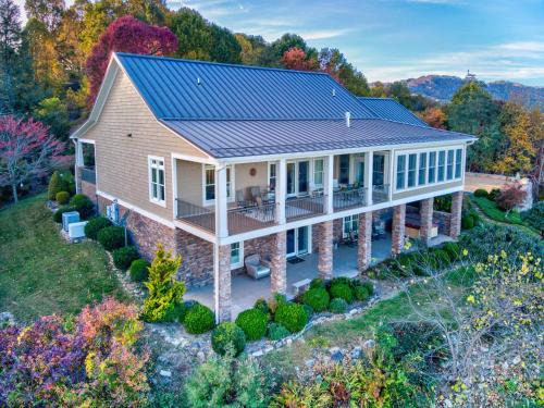 Apple Ridge House | Mountain Lilly - huge views three ensuites 10min to Blowing Rock