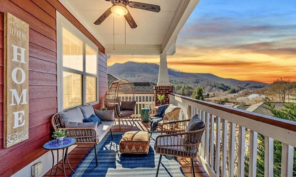 Swannanoa House | Mountain Views, Game Room, Hot Tub –Close to Downtown