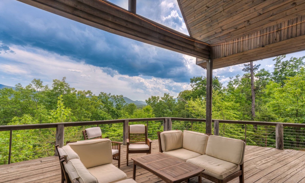 Mill Spring House | Mountain views - Hot Tub - Pet Friendly