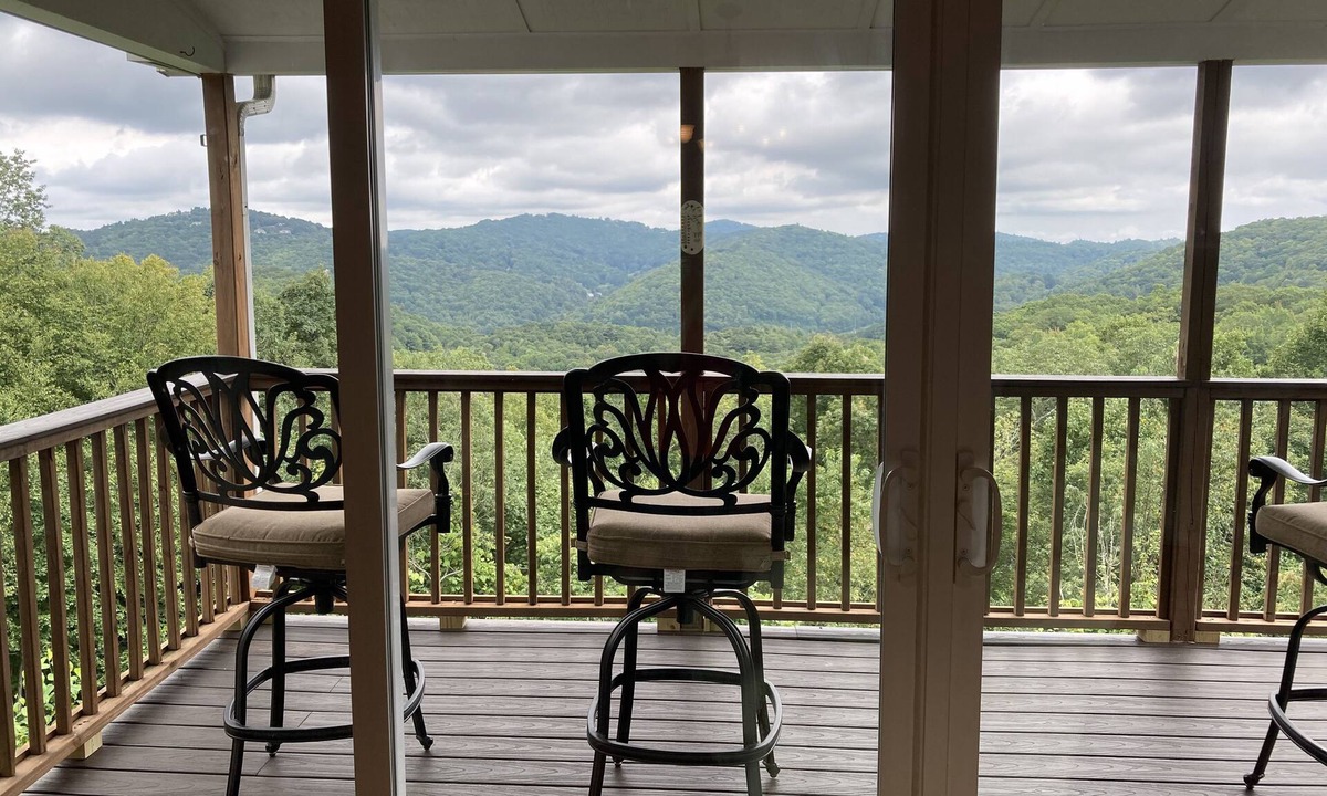 Blowing Rock Cottage | Mountainside Cottage! Great Views, Close to Appalachian Ski Mtn, Free WiFi!