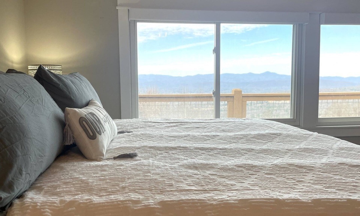 Hendersonville House | Mt. Hebron Home, Mt. vistas