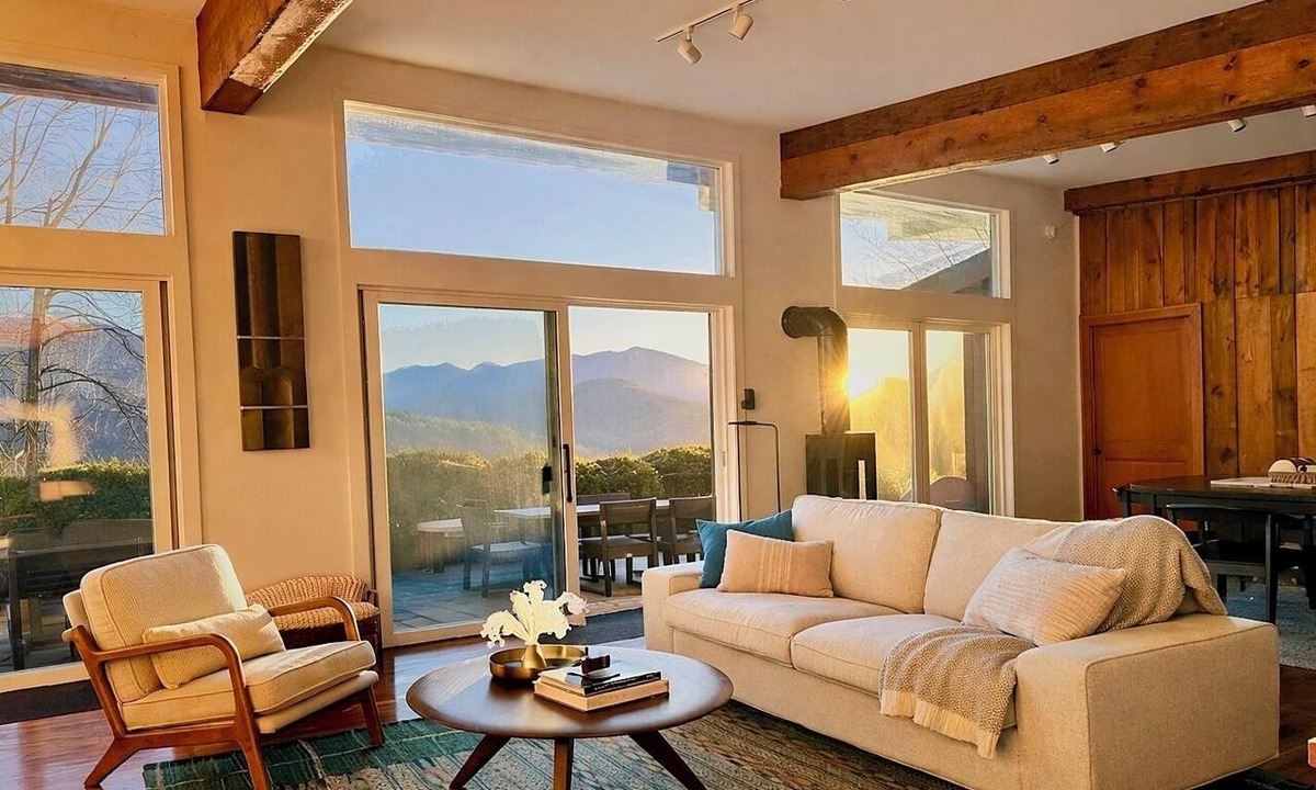 Bakersville Cabin | Mt Mitchell Views 5 Min to Penland 2 King Suites