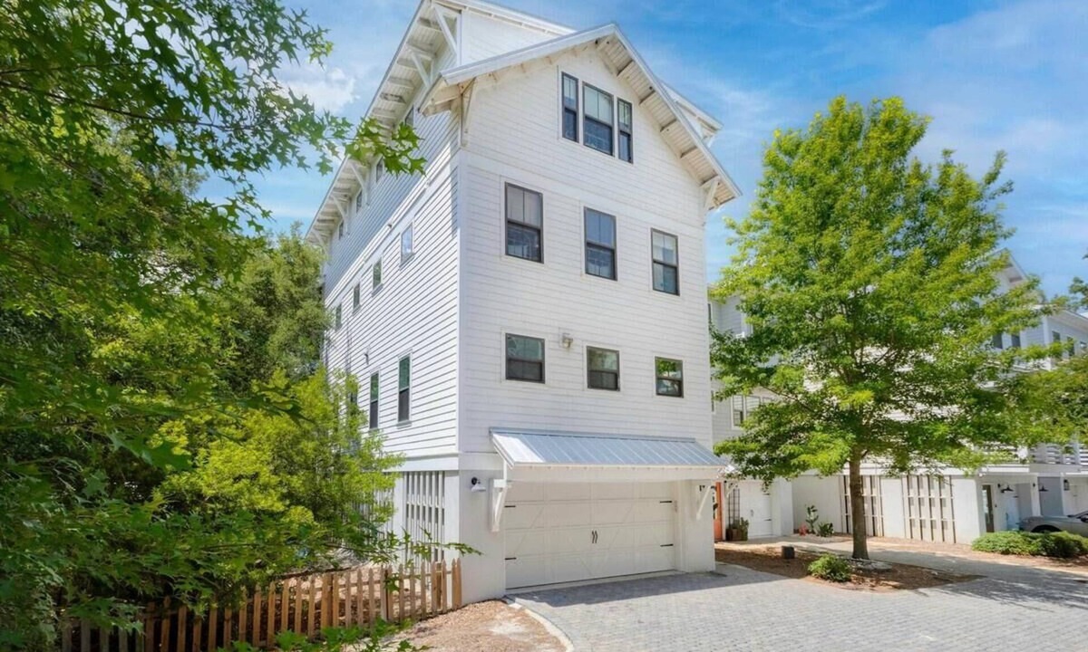 Old Village House | Mt Pleasant Beach Retreat- Mins to Beach-Hot Tub
