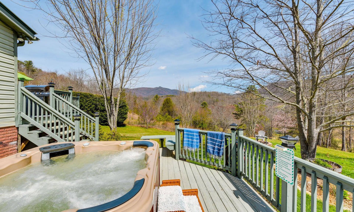 Balsam Grove Apartment | Mtn-View Balsam Grove Getaway w/Fire Pit!