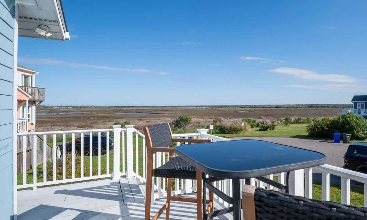 Sneads Ferry House | My Happy Place 2.0 - Intracoastal Views - Quiet Residential Street