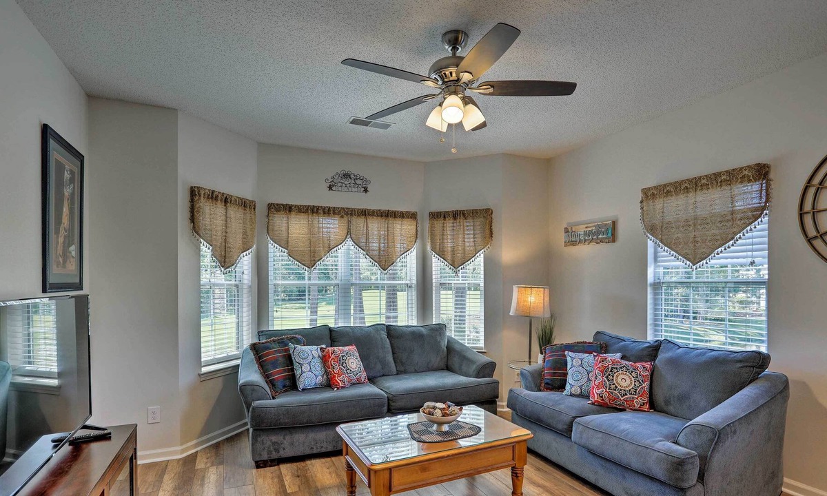 Red Hill Condo | Myrtle Beach Condo on Legends Golf Course w/ Pool!