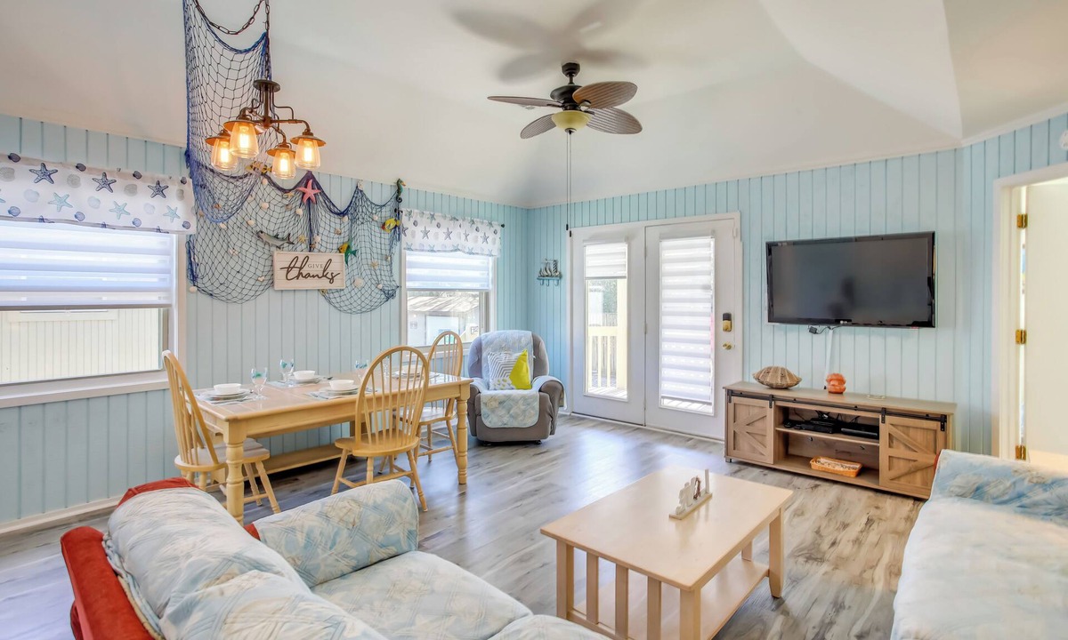 Myrtle Beach Cottage | Myrtle Beach Cottage, Walk to Pools + Beach!