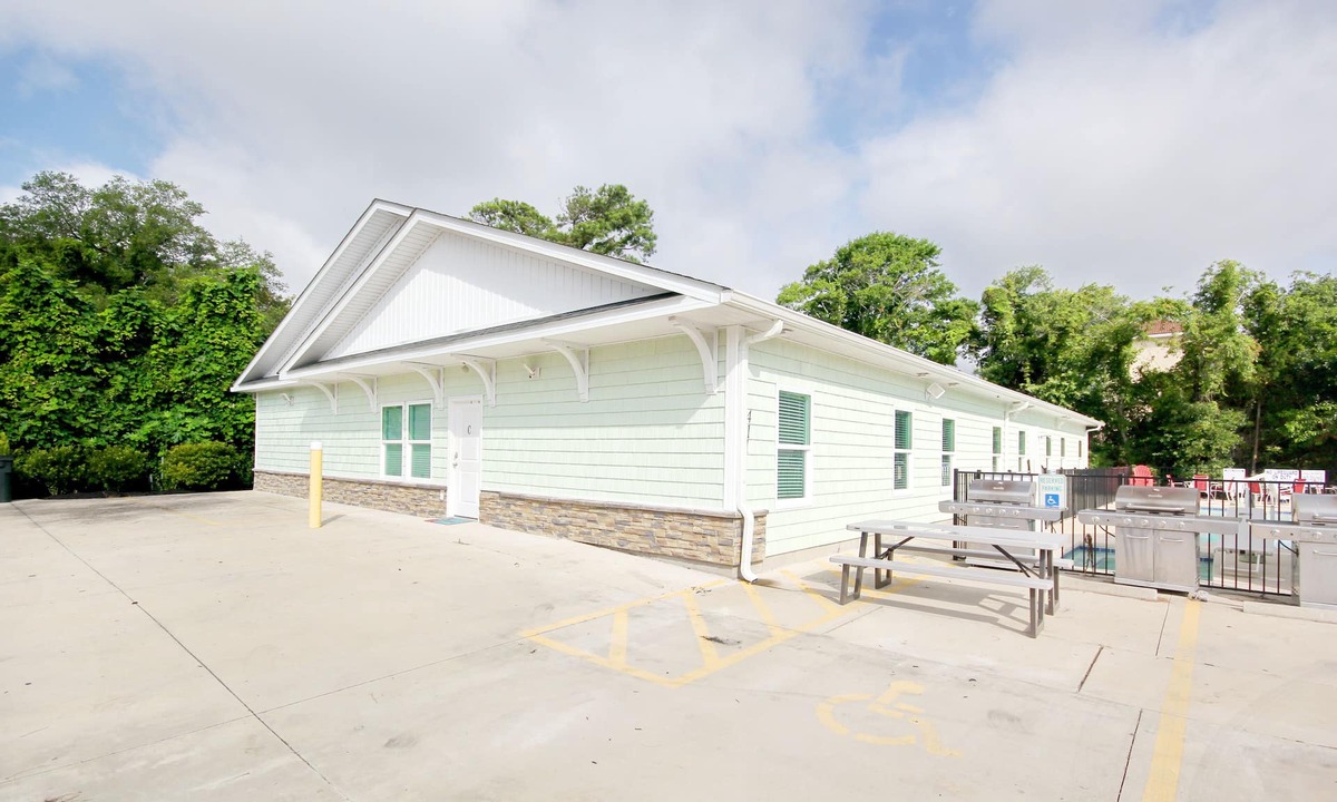 Myrtle Beach House | Myrtle Beach Retreat! 8beds+baths! Huge Pool-Kitchen-Next to the Beach!