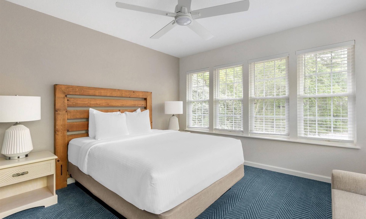 Sea Scape Hotel | Nature-Focused 4BR Loft Suite: In-Room Laundry near Kitty Hawk Woods Reserve