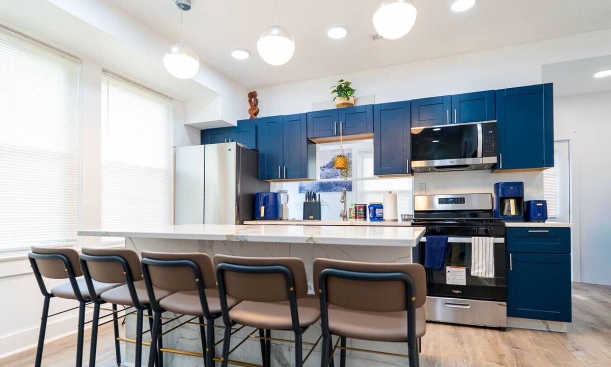Randle Highlands House | Near Capitol Hill w/parking & 2 kitchens sleeps 12