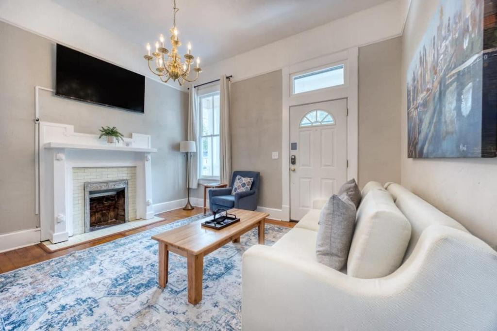 Columbus House | Near Parks Downtown & Riverwalk Midtown Muse Sleeps 14