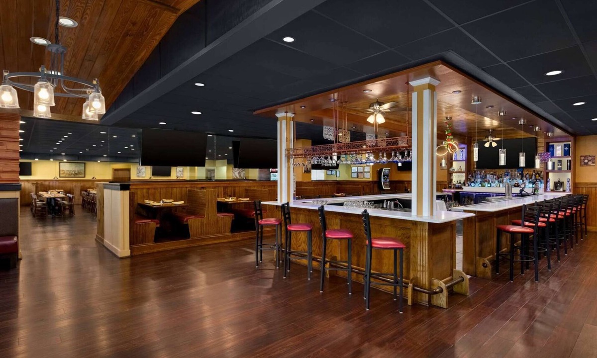 West Laurel Hotel | Near Towne Centre at Laurel + On-site Dining & Gym
