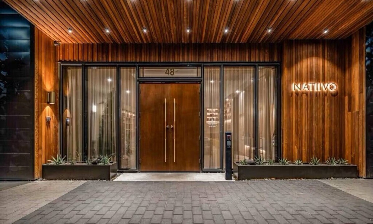 Rainey Street Historic District Apartment | New 32nd floor Penthouse condo | Rooftop pool