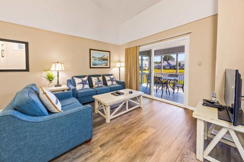 Fairfield Harbour Apartment | New Bern Lakeside Getaway-Modern 2BR Apartment with Resort Amenities