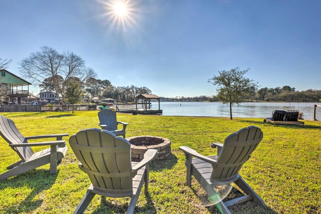 Willis House | New-Build Waterfront Cabin, Lake Conroe