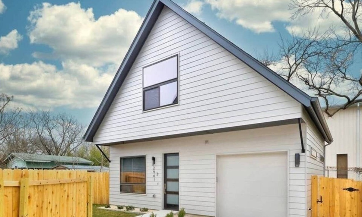 Chestnut House | New Construction 2/2.5 Home - 5 minutes from downtown