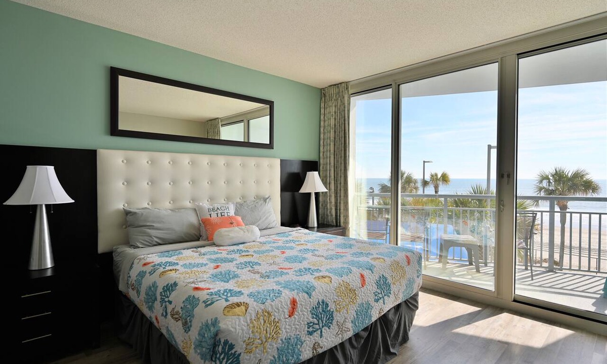 Downtown Myrtle Beach Condo | New floor/kitchen/stove, Gorgeous Condo, Ocean Front Master Bed, 2Balconies