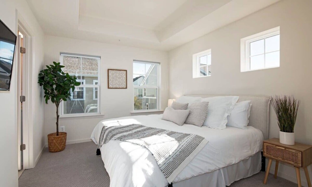 Cambridge House | New, Intown Waterfront Townhome wPool & Location!