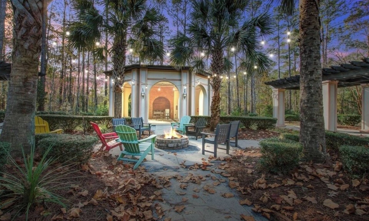 Mount Pleasant Resort | New! Mermaid Haven, spacious beach zen vibe, screened porch, bar, pool & beach!
